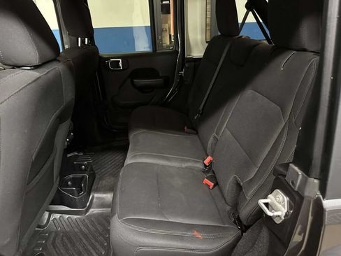 Used 2018 Jeep Wrangler Unlimited Sport S AWD/4WD image 18