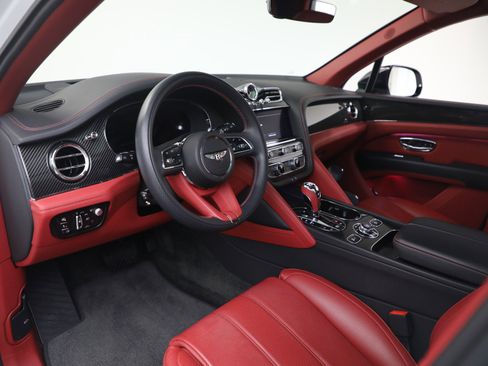 Used 2023 Bentley Bentayga AWD/4WD image 19
