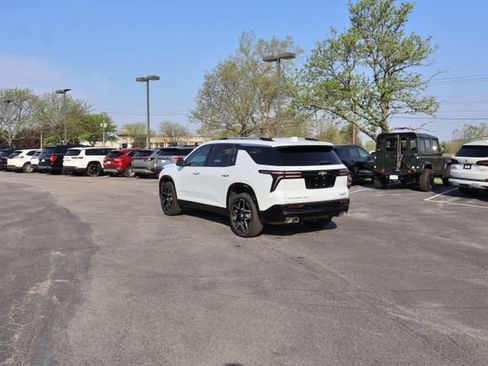 Used 2026 Chevrolet Traverse High Country w/ LPO, Floor Liner Package AWD/4WD image 5