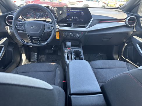 Used 2025 Chevrolet Trax RS w/ Driver Confidence Package FWD image 9