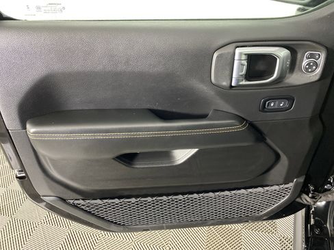 Used 2025 Jeep Wrangler Unlimited Sahara AWD/4WD image 14