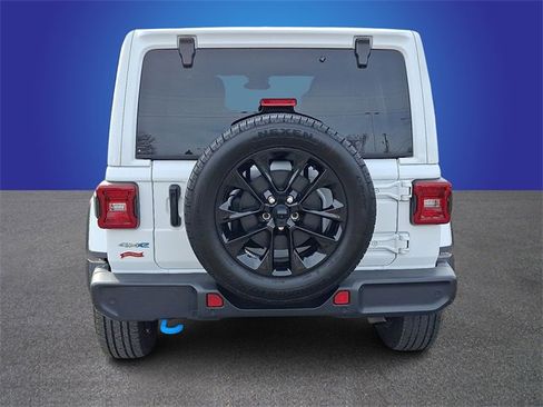 Used 2024 Jeep Wrangler Unlimited Sahara w/ Technology Group image 6