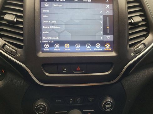 Used 2020 Jeep Cherokee Trailhawk AWD/4WD image 25