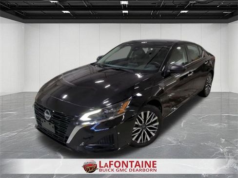 Used 2025 Nissan Altima 2.5 SV image 1