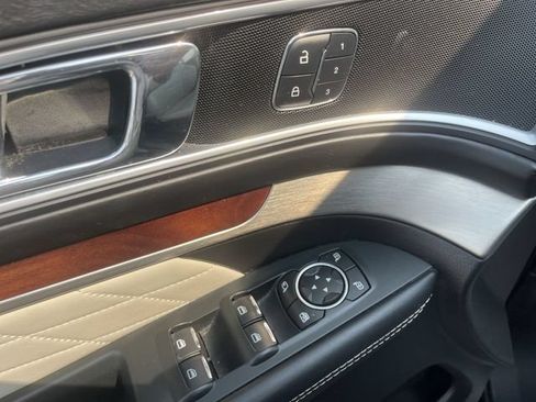 Used 2018 Ford Explorer Platinum AWD/4WD image 13