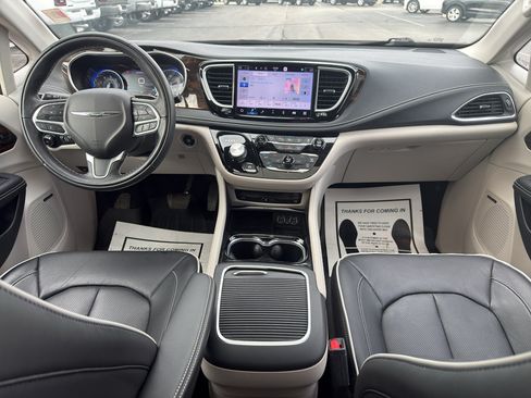 Certified 2022 Chrysler Pacifica Limited w/ Uconnect Theater Family Group AWD/4WD image 19