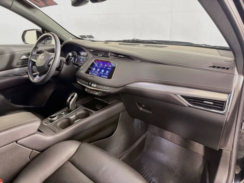 Used 2020 Cadillac XT4 Premium Luxury w/ Cold Weather Package AWD/4WD image 31