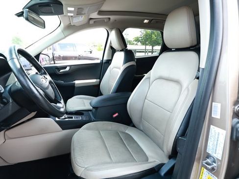 Used 2020 Ford Escape Titanium w/ Titanium Premium Package 2.0 AWD/4WD image 26
