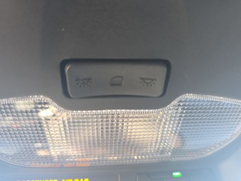 Used 2024 Chevrolet Trax RS w/ Sunroof Package image 39