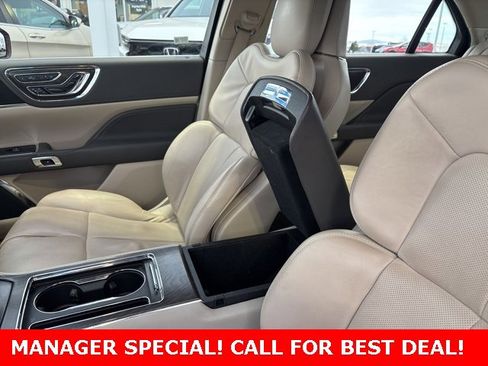 Used 2019 Lincoln Continental Select image 17