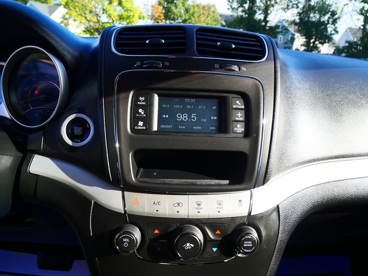 Used 2019 Dodge Journey SE w/ Connectivity Group FWD image 13