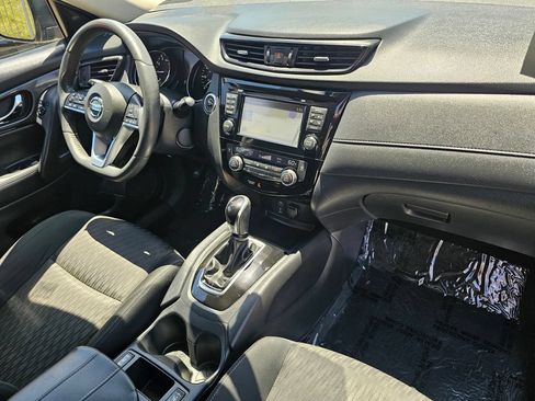 Used 2017 Nissan Rogue SV w/ SV Premium Package FWD image 11