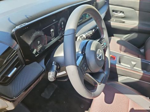 Used 2025 Nissan Kicks SR AWD/4WD image 9
