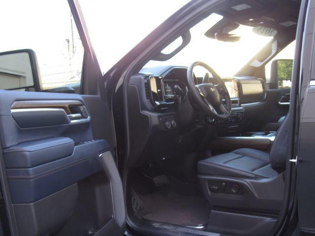 Used 2025 Chevrolet Silverado 3500 High Country w/ High Country Premium Package AWD/4WD image 14