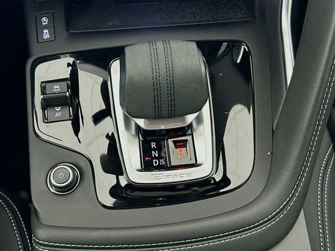 Used 2024 Jaguar E-PACE R-Dynamic SE image 24
