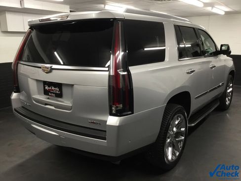 Used 2017 Cadillac Escalade Luxury image 11