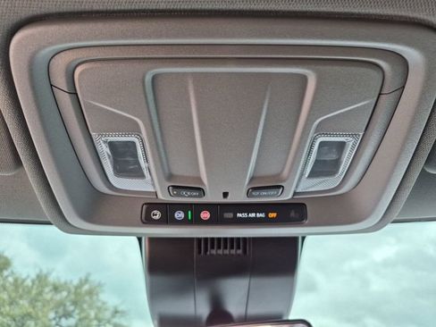 Used 2023 Chevrolet Silverado 1500 LT image 41