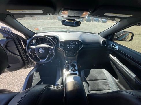 Used 2018 Jeep Grand Cherokee Altitude image 3