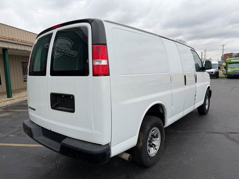 Used 2019 Chevrolet Express 2500 image 3