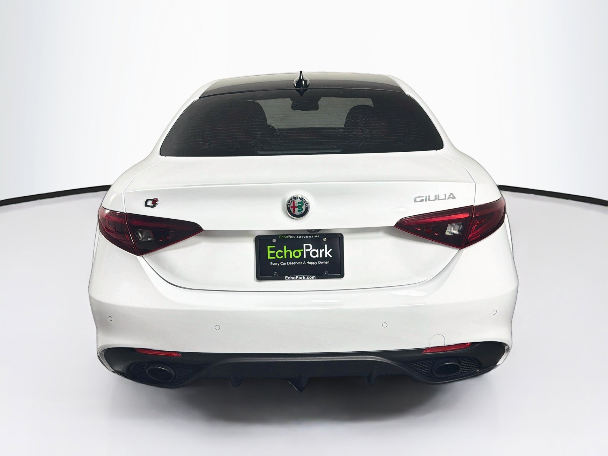 Used 2023 Alfa Romeo Giulia Veloce RWD image 7