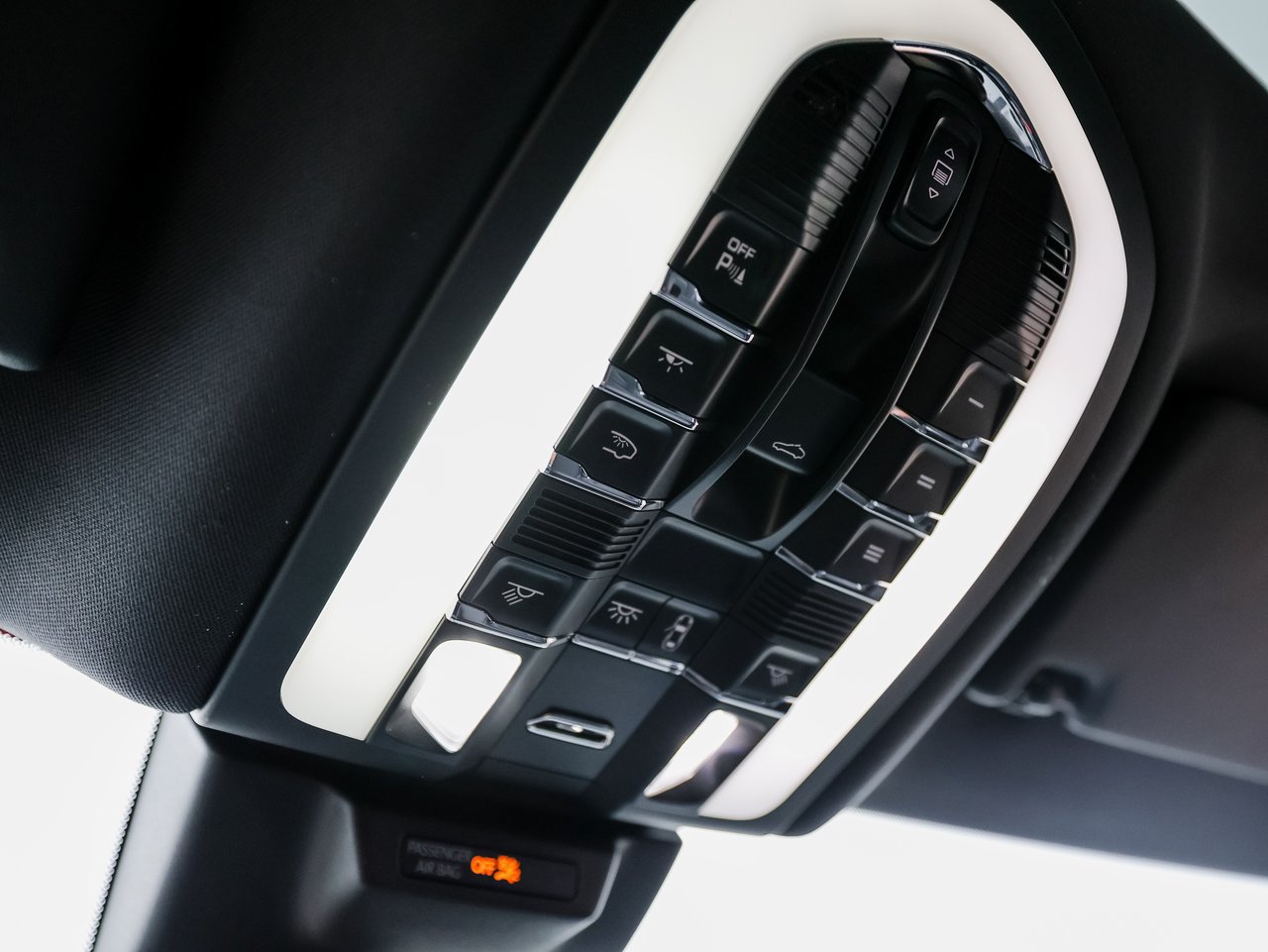 Certified 2026 Porsche Macan AWD/4WD image 21
