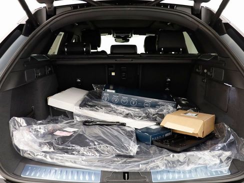 New 2026 Land Rover Range Rover Velar Dynamic SE AWD/4WD image 17