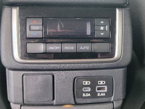 Used 2025 Subaru Ascent Premium image 10