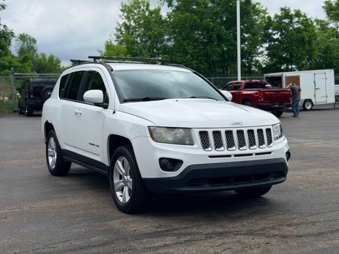 Used 2014 Jeep Compass Latitude AWD/4WD image 3