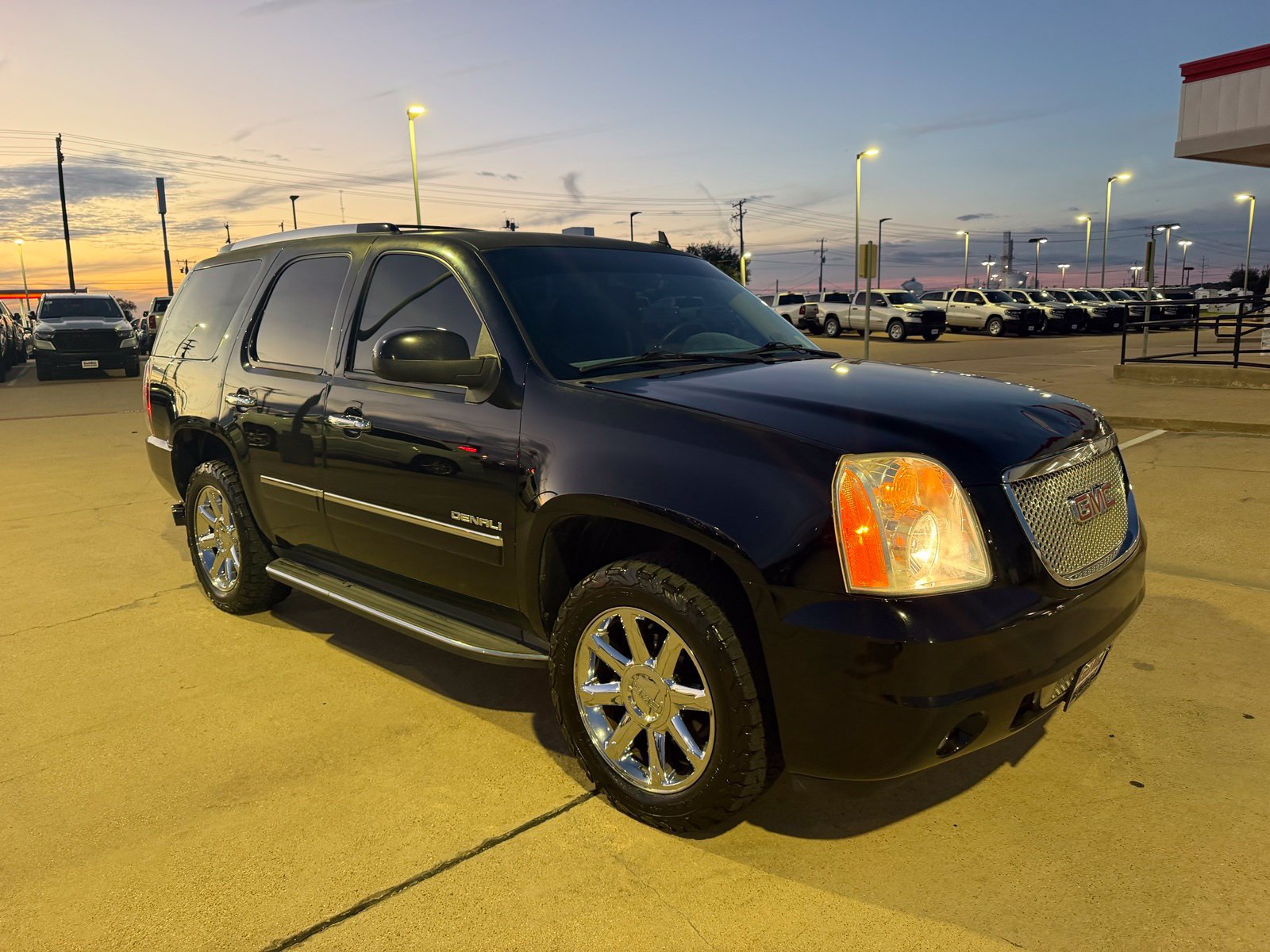 Used 2014 GMC Yukon Denali AWD/4WD image 3