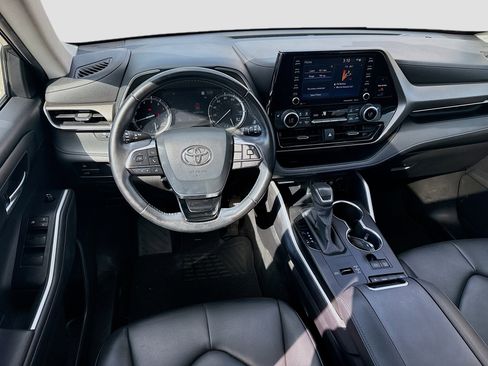 Used 2020 Toyota Highlander XLE image 21