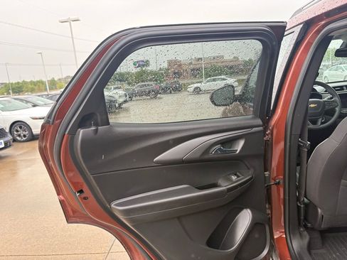 Used 2021 Chevrolet TrailBlazer LT w/ Sun and Liftgate Package AWD/4WD image 37