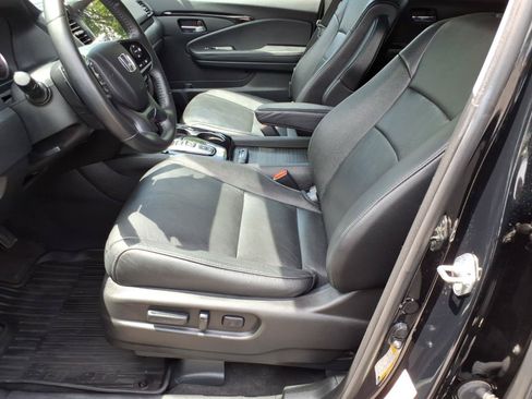 Used 2019 Honda Pilot Touring image 16