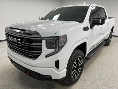 Used 2024 GMC Sierra 1500 AT4 w/ Technology Package AWD/4WD image 4