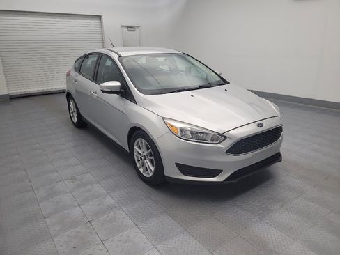 Used 2017 Ford Focus SE w/ Cold Weather Package FWD image 13