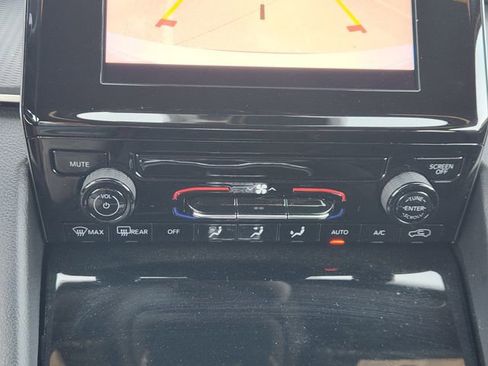 Used 2024 Jeep Grand Cherokee L Laredo image 14