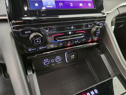 New 2025 Jeep Grand Cherokee Altitude image 22