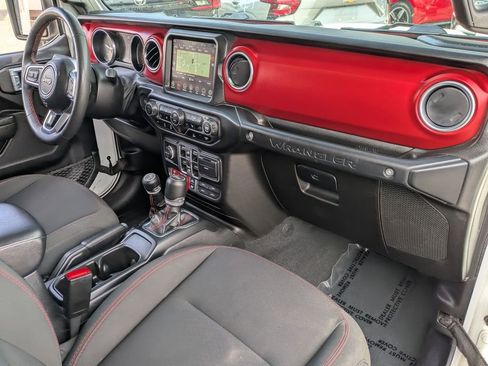 Used 2023 Jeep Wrangler Unlimited Rubicon w/ Cold Weather Group AWD/4WD image 29