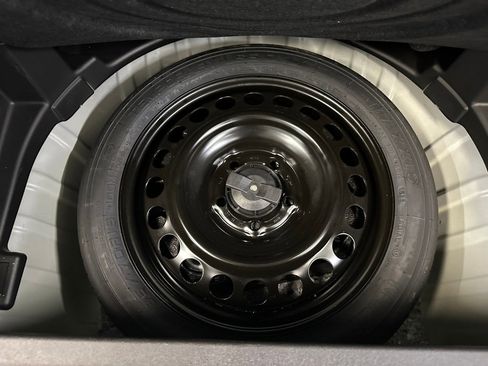 Certified 2022 Chevrolet Equinox RS w/ LPO, Floor Liner Package image 26