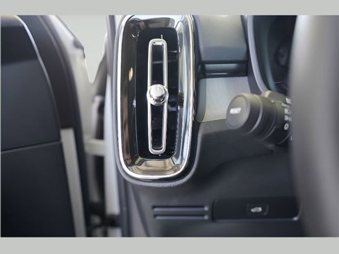 New 2025 Volvo XC40 B5 Core w/ Protection Package Premier image 11