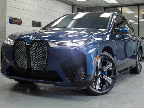 Used 2025 BMW iX xDrive50 image 2