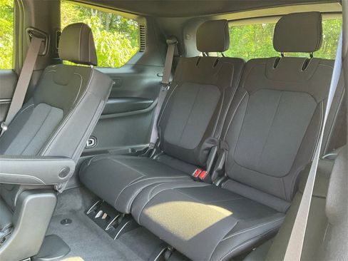 New 2025 Jeep Grand Cherokee L Laredo w/ Luxury Tech Group I image 28