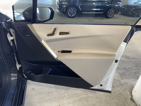 Used 2023 BMW iX xDrive50 w/ Premium Package image 9