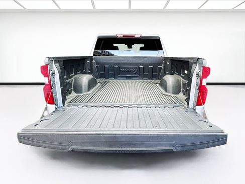 Used 2025 Chevrolet Silverado 1500 LT RWD image 17