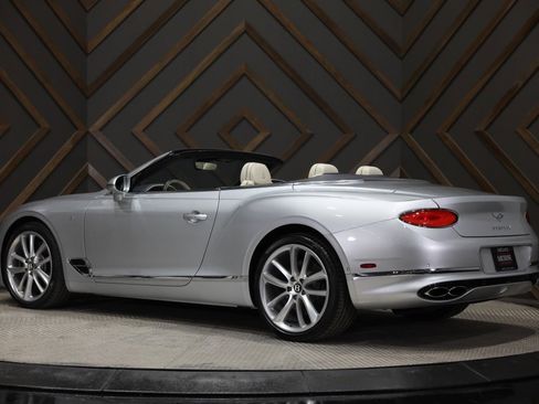 Used 2021 Bentley Continental GT image 2
