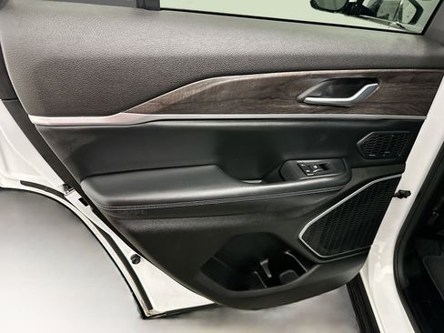 Used 2023 Jeep Grand Cherokee 4WD 4xe image 28