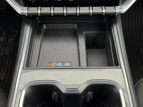 Used 2025 GMC Acadia Elevation image 10