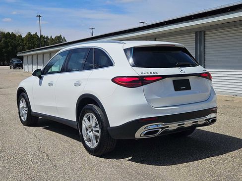 Used 2025 Mercedes-Benz GLC 300 4MATIC image 4