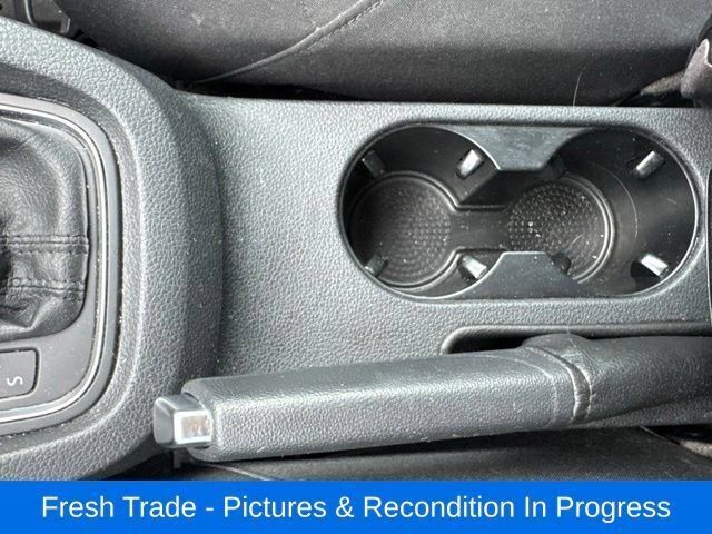 Used 2016 Volkswagen Jetta SE FWD image 13