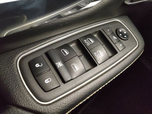 Used 2021 RAM 1500 Laramie image 27