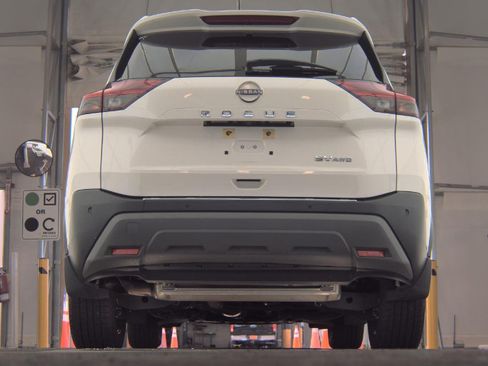 Used 2023 Nissan Rogue SV AWD/4WD image 3